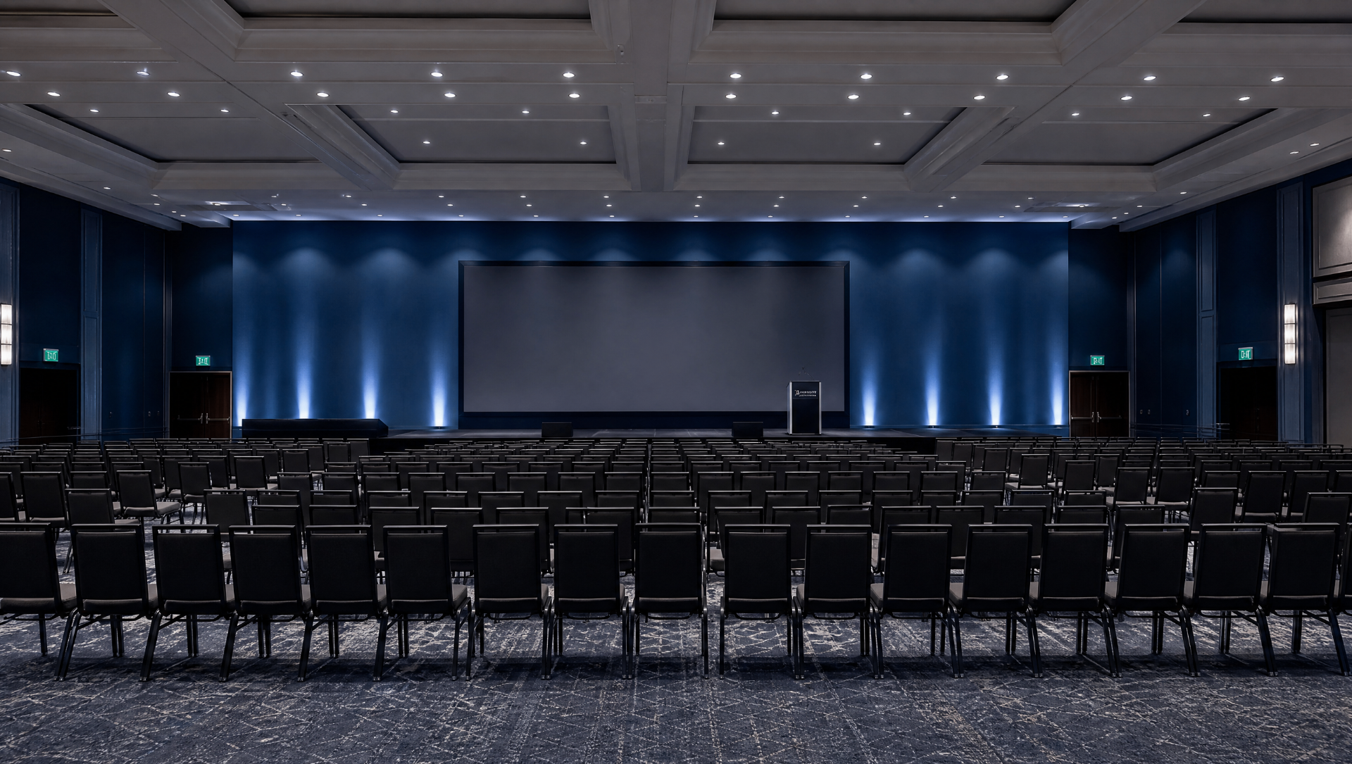 Vista general de la sala en configuración auditorio.
